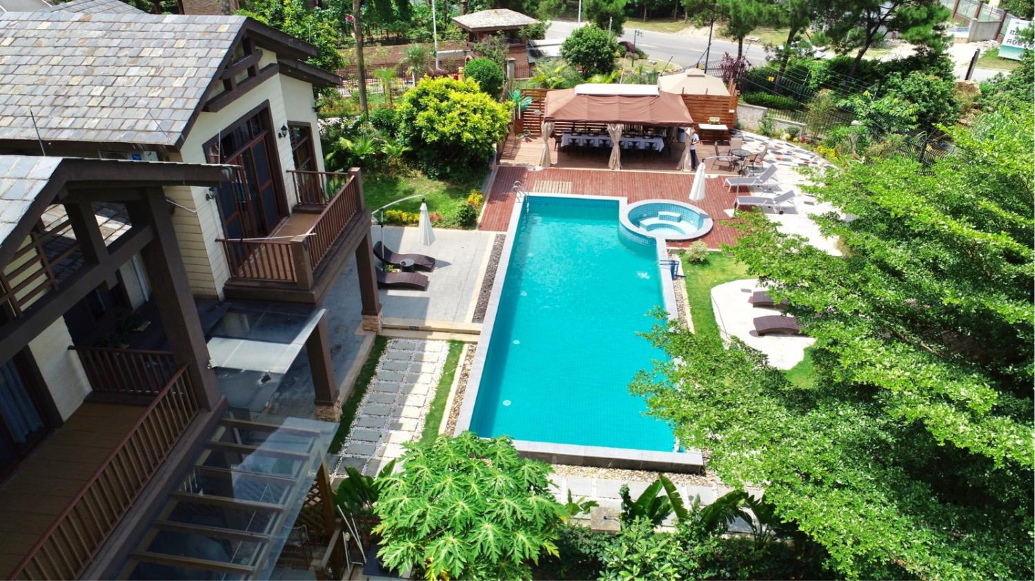 巴厘岛大花园6房8床泳池别墅